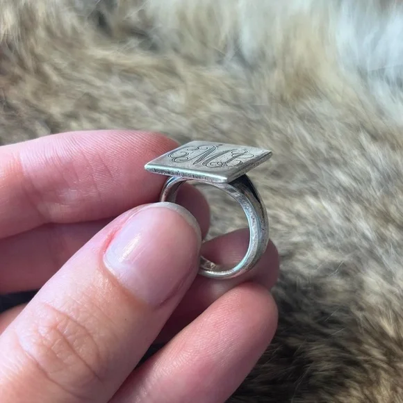 Vintage sterling silver monogrammed ring - Picture 3 of 3